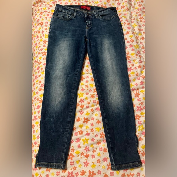 Like New Guess Size 29 Jeans - Picture 1 of 6